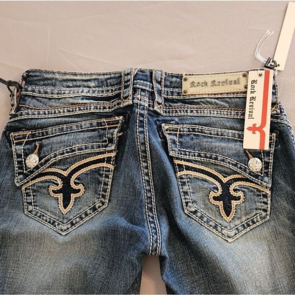Rock Revival Johanna distressed capri jeans size 28 NEW!!!